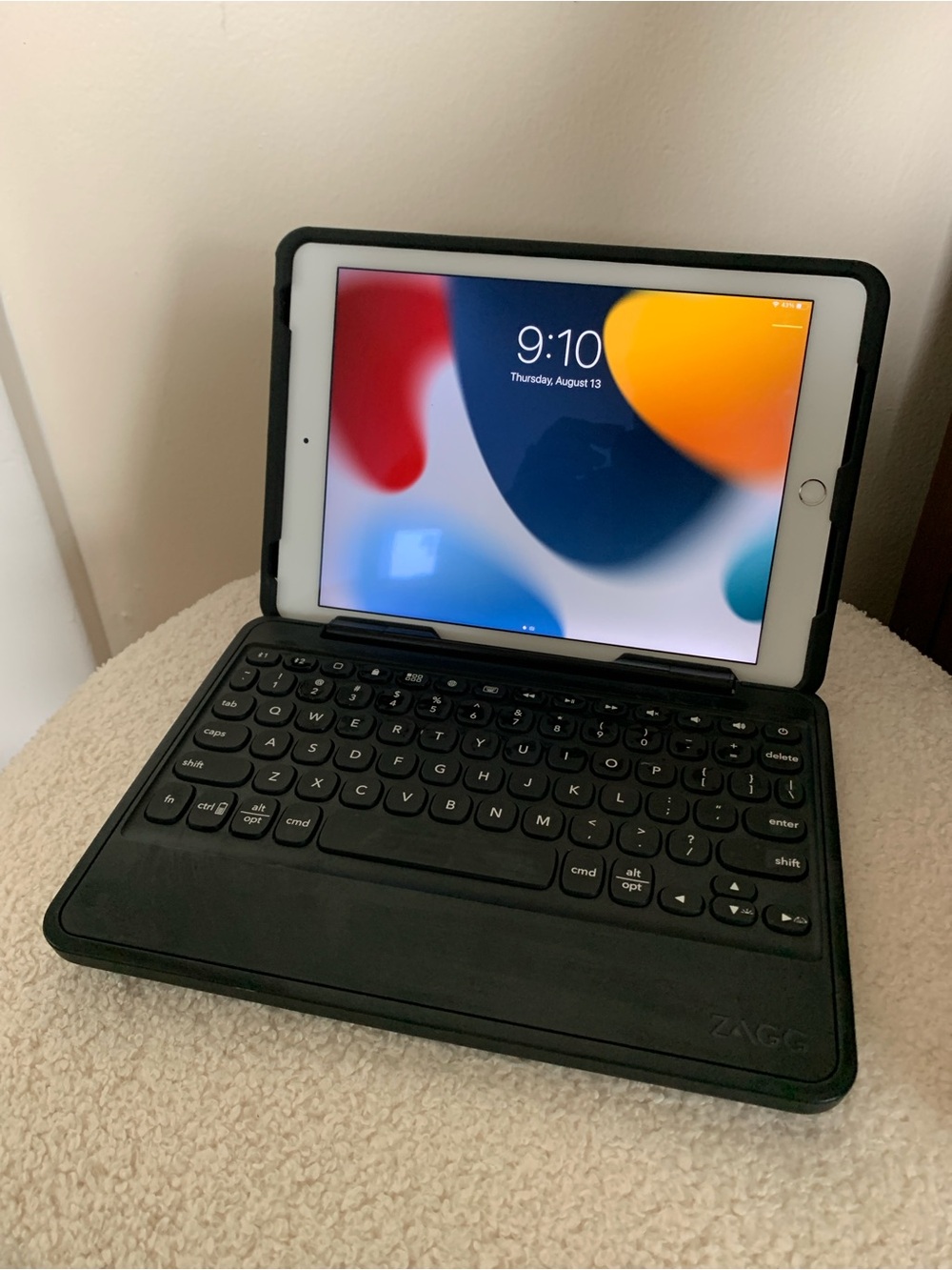 Apple iPad Air 2 - 128g with Zagg Folio Case & Keyboard